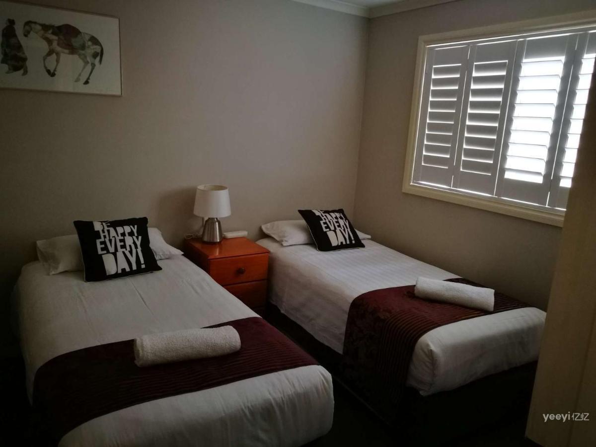 Moonee Valley Views Aparthotel Melbourne Exterior photo