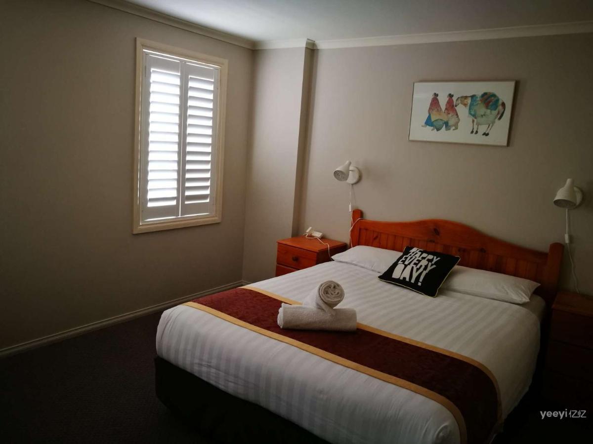 Moonee Valley Views Aparthotel Melbourne Exterior photo